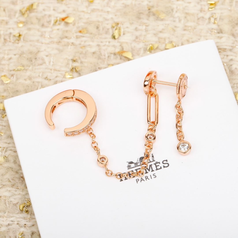 H**me5 earrings